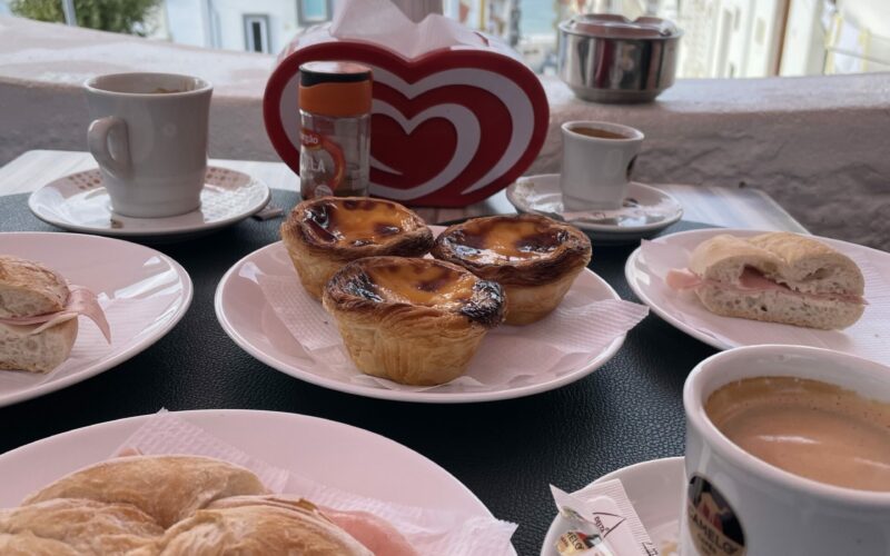 Sandes mista e pastell de nata